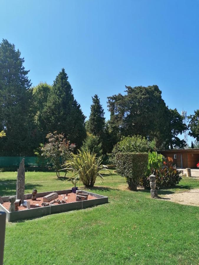 Mas Ribou Apartment Barbentane Bagian luar foto
